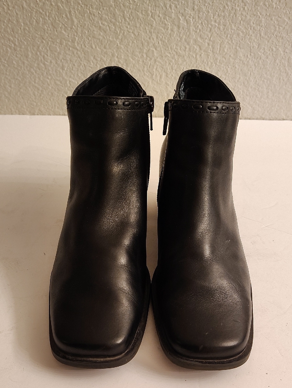 croft & barrow Women's Size 6.5 Black Leather Zip Up Ankle Booties 5S X